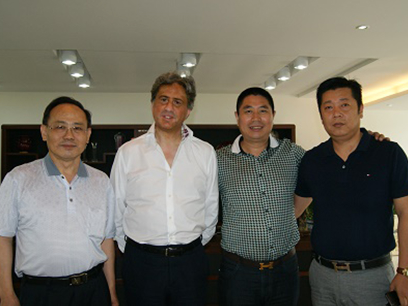 环保废旧轮胎炼油设备.jpg